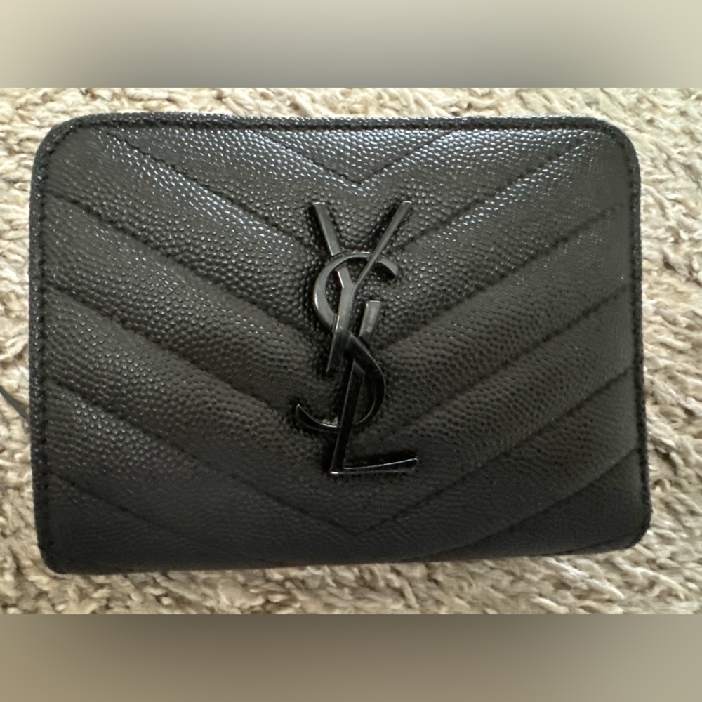 Authentic Yves Saint Laurent YSL CASSANDRE MATELASSÉ COMPACT ZIP AROUND WALLET